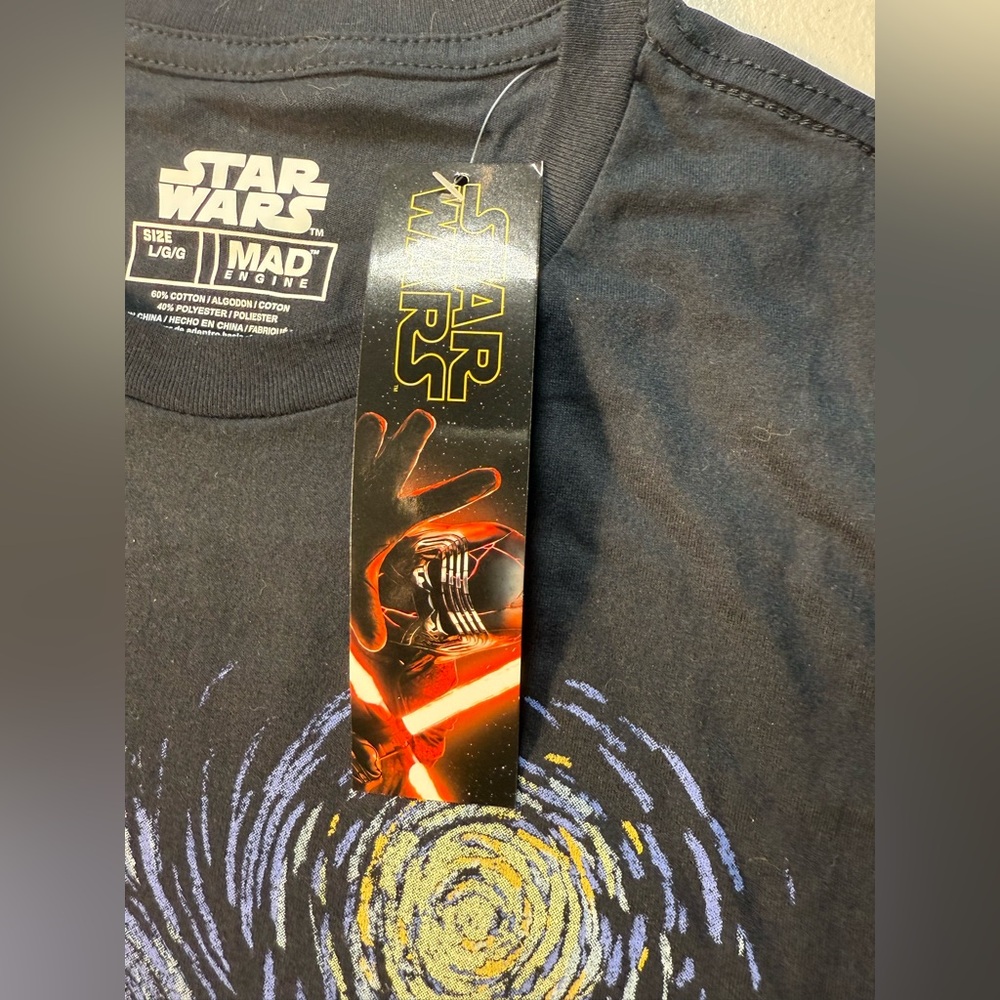 Star Wars Disney Men's Large Darth Vader Van Gogh Style T-Shirt & Socks Set NWT - Picture 6 of 10